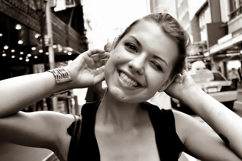 smile girl beautiful newyork street style 