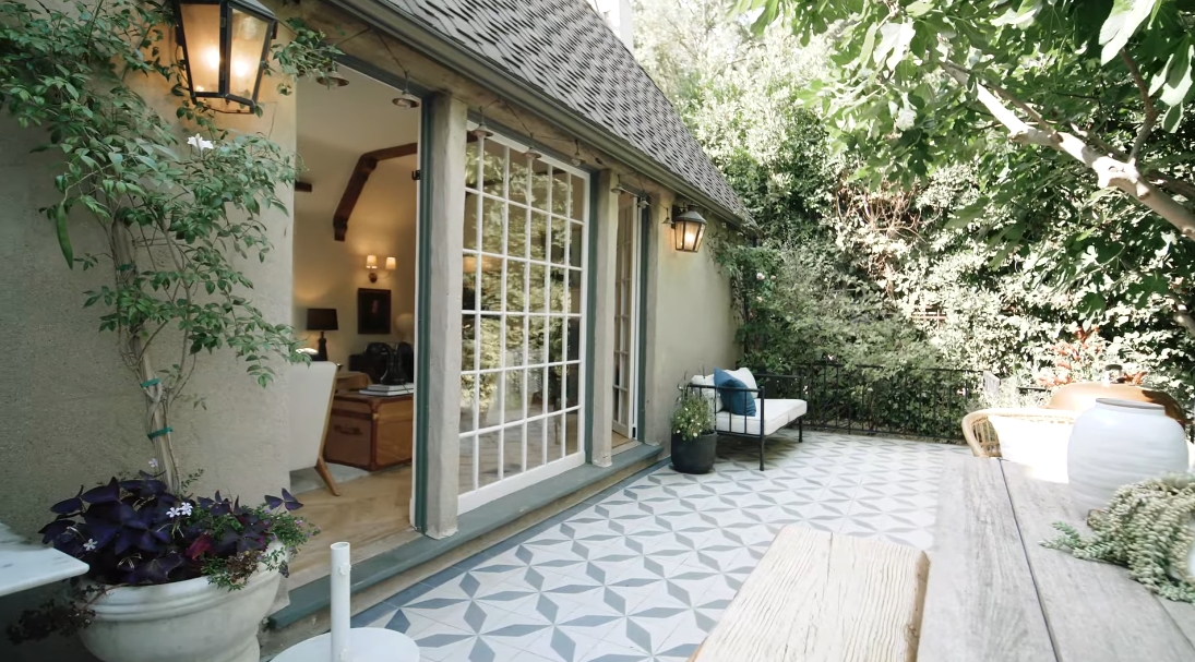 35 Interior Design Photos vs. 3438 Waverly Dr, Los Angeles Luxury Home Tour