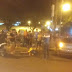Carro não respeita semáforo e atinge moto no centro de Cajazeiras