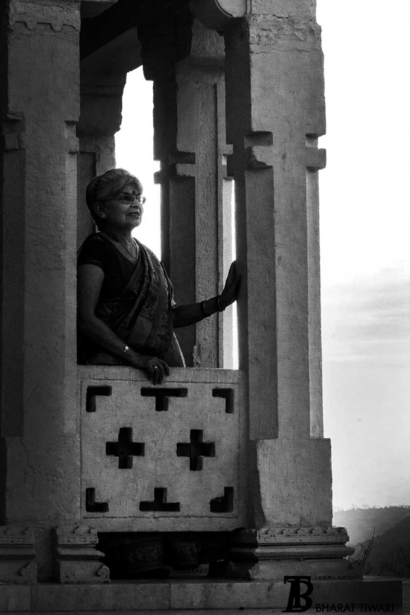 Majari Sinha admiring the beauty of Chanderi from Chanderi fort — Photo © Bharat Tiwari