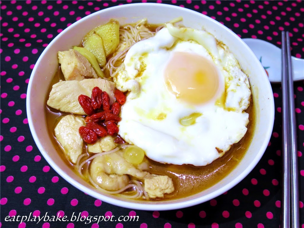 猫兒的天空 Eat.Play.Bake 麻油鸡面线 Sesame Oil Chicken Soup with Mee Sua