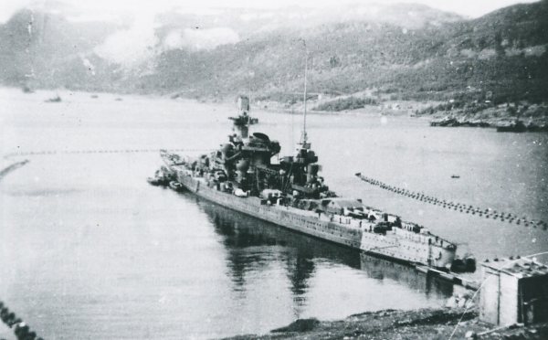 geman+battleship+Scharnhorst+in+there+with+the+initial+1943+camouflage.jpg