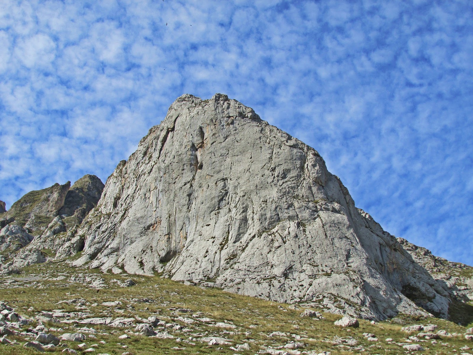 Relatos de Montaña: "Free Gaza" a Peña Blanca... sector, roca y vistas