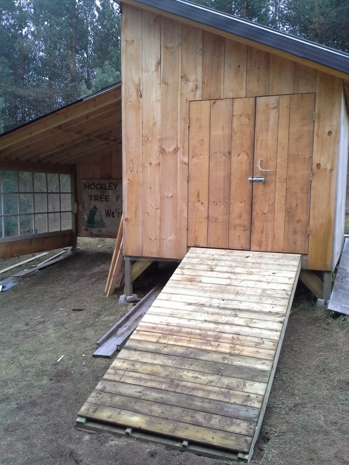 Dry shed for the tractor