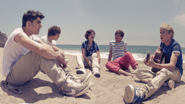 One Direction "What Makes You Beautiful" Lyrics  online 