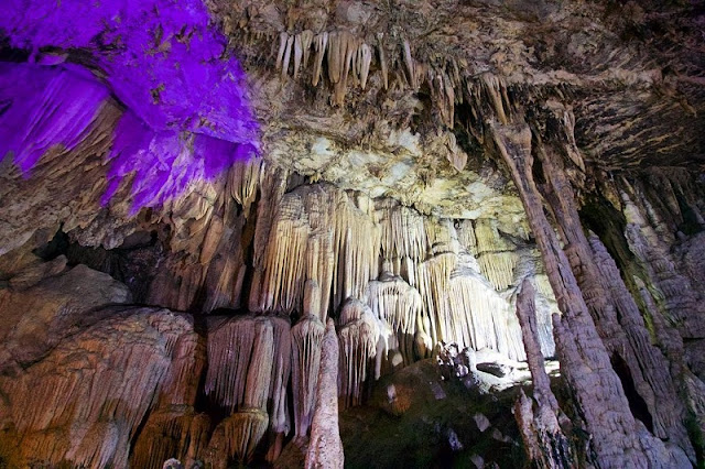 Step into the magical world of the most beautiful cave of the Dong Van Rock Plateau 1