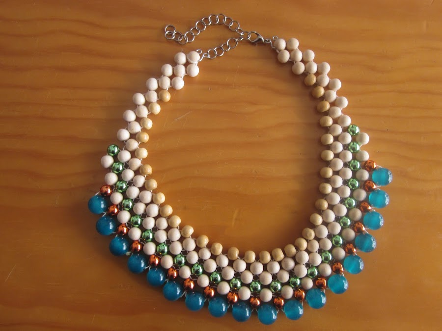 http://decoratetumisma.blogspot.com.es/2013/05/explicacion-de-como-hacernos-un-collar_13.html