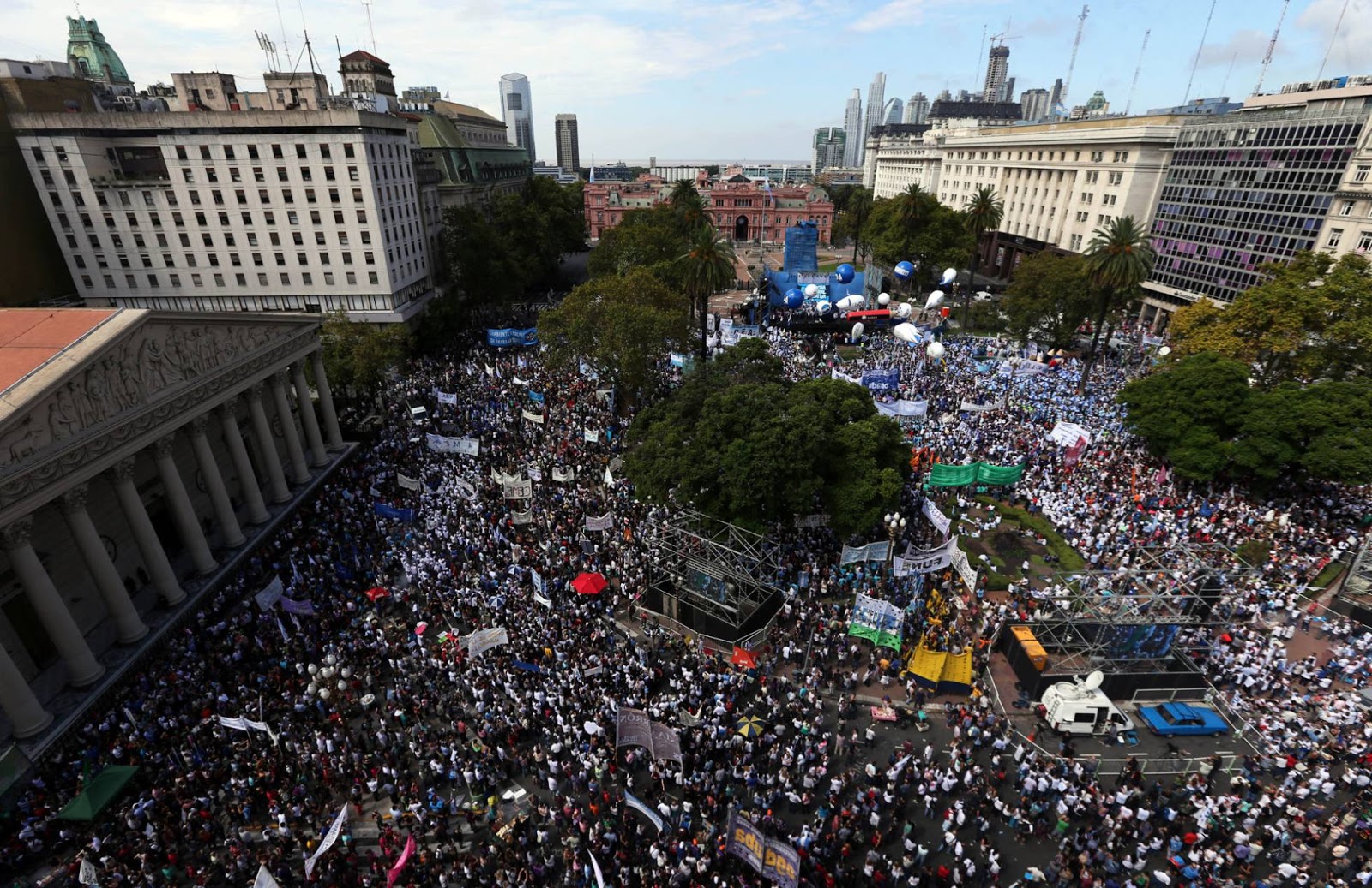 Cerca de 400 Mil personas. Masiva manifestación de apoyo a una gran