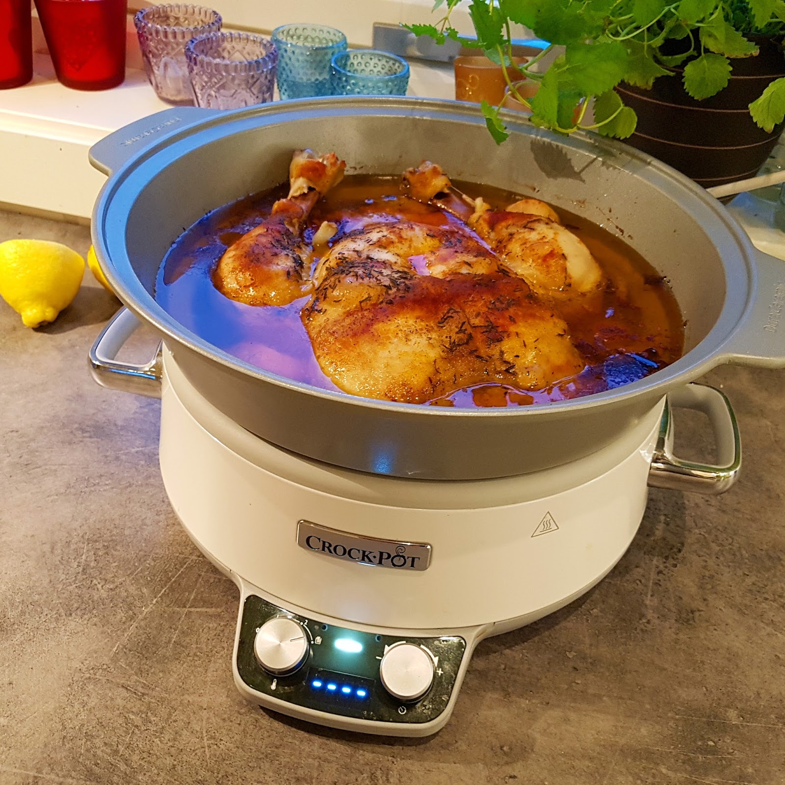 kanal juni varm Edels Mat & Vin: Hel kylling i Crock-Pot med hvitløk, sitron, hvitvin og  krydder ♫♫