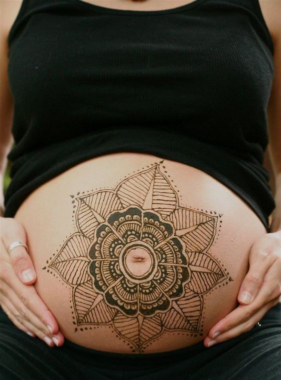 Tattoo seitlich bauch