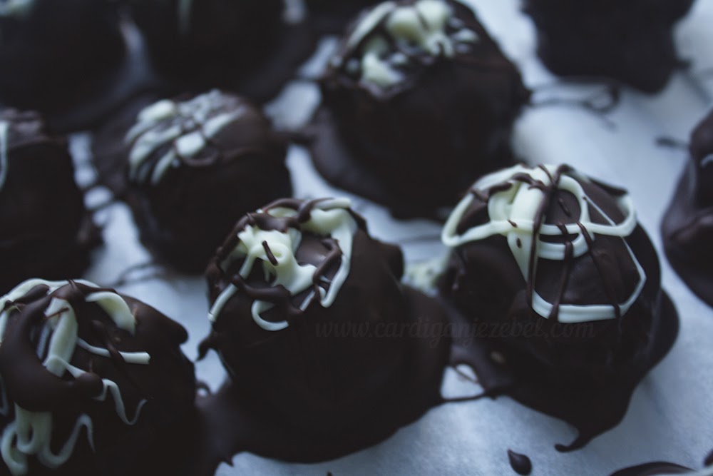dark and white chocolate oreo truffles