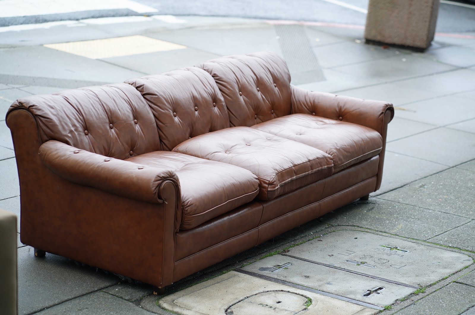 UHURU FURNITURE & COLLECTIBLES **SOLD** 96025 Vintage Vinyl Sofa 240