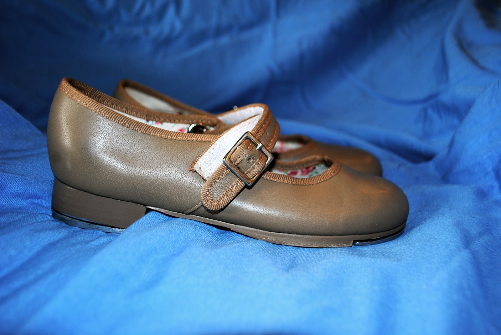 Let's Raise the Barre Capezio Tan Tap Shoes, size 13