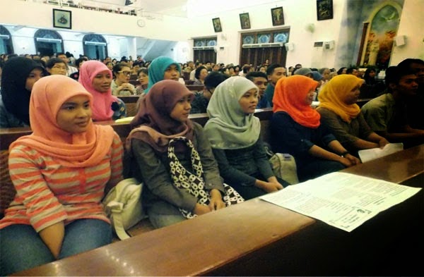 Berita Palsu Wanita Melayu Bertudung Dalam Gereja Tersebar