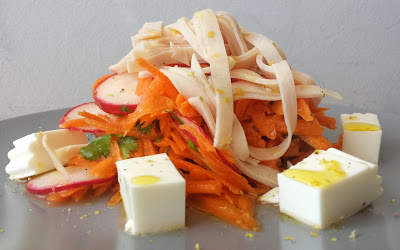 http://www.sergiorecetas.com/2017/01/ensalada-de-zanahoria-rallada-con-queso-fresco-y-pavo.html
