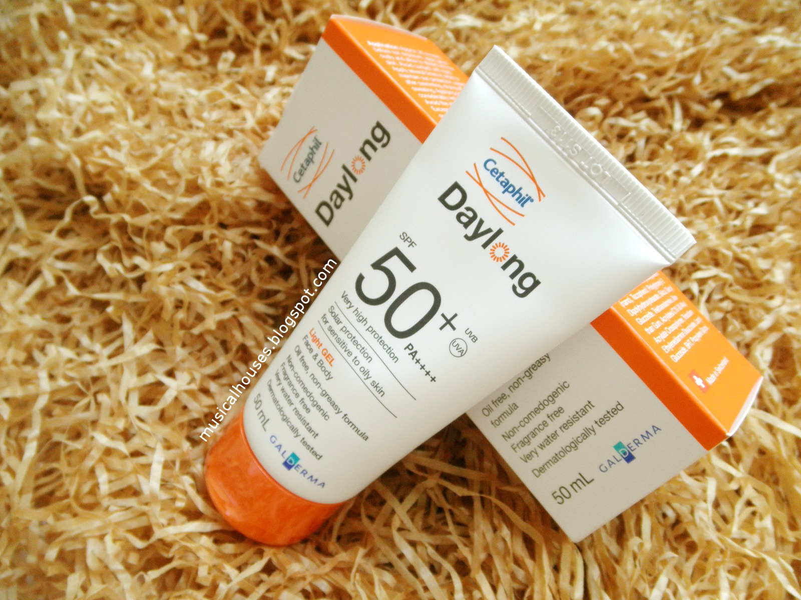 Cetaphil Daylong Sunscreen SPF50+ PA++++ Review and Ingredients Analysis -  of Faces and Fingers