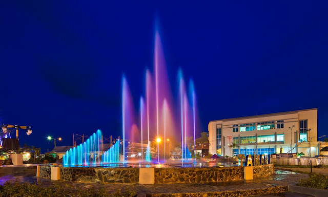 alun alun pontianak foto air mancur di alun alun pontianak