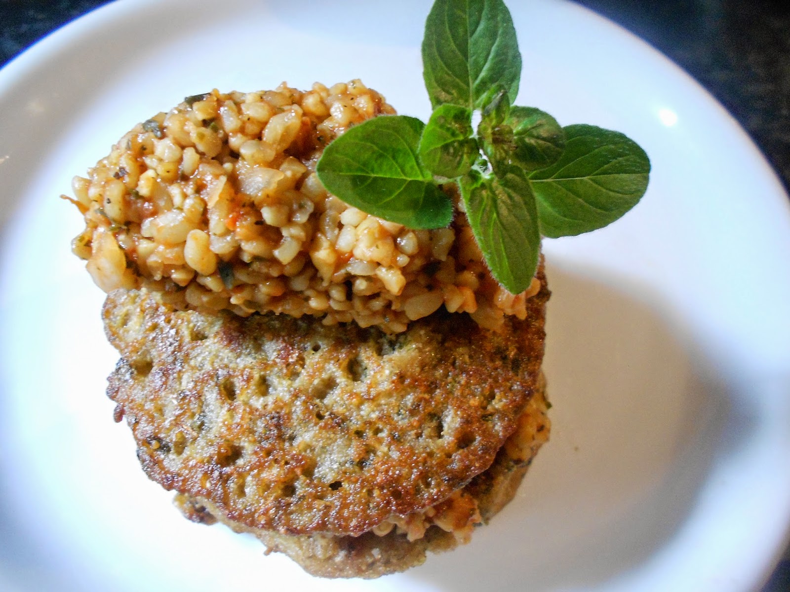 Verboten gut ⚠: Indische Kichererbsen ~ Lauchpfannkuchen mit Gemüsebulgur