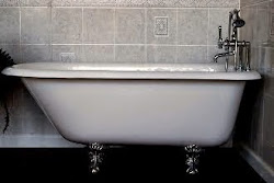 61 Inch Traditional Claw Foot Roll Top Tub