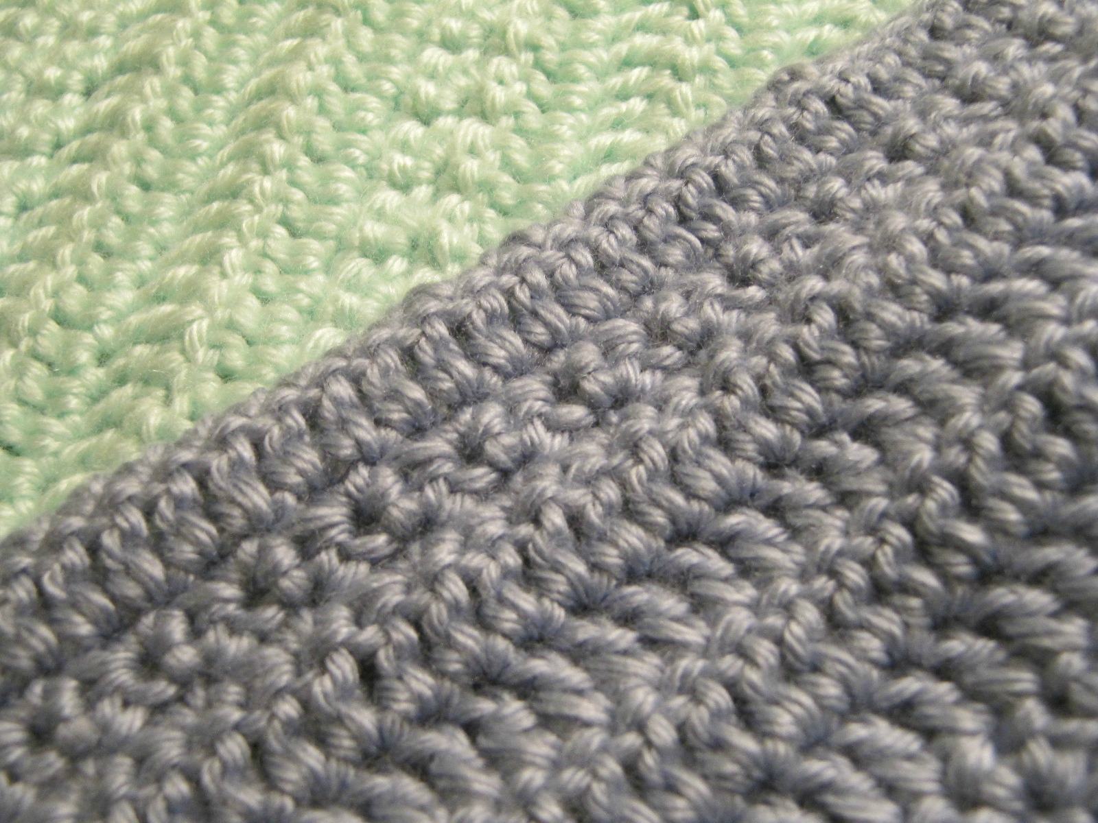http://4.bp.blogspot.com/-jwghWkcnoXo/Tpeg9EtKFRI/AAAAAAAABWg/wLNzNlYnDQ8/s1600/border-crocheted-blanket.jpg