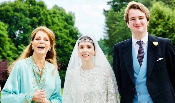 Princess Raiyah of Jordan got married to British journalist Ned Donovan. Princess Raiyah wear Queen Noor's diamond and sapphire brooch
