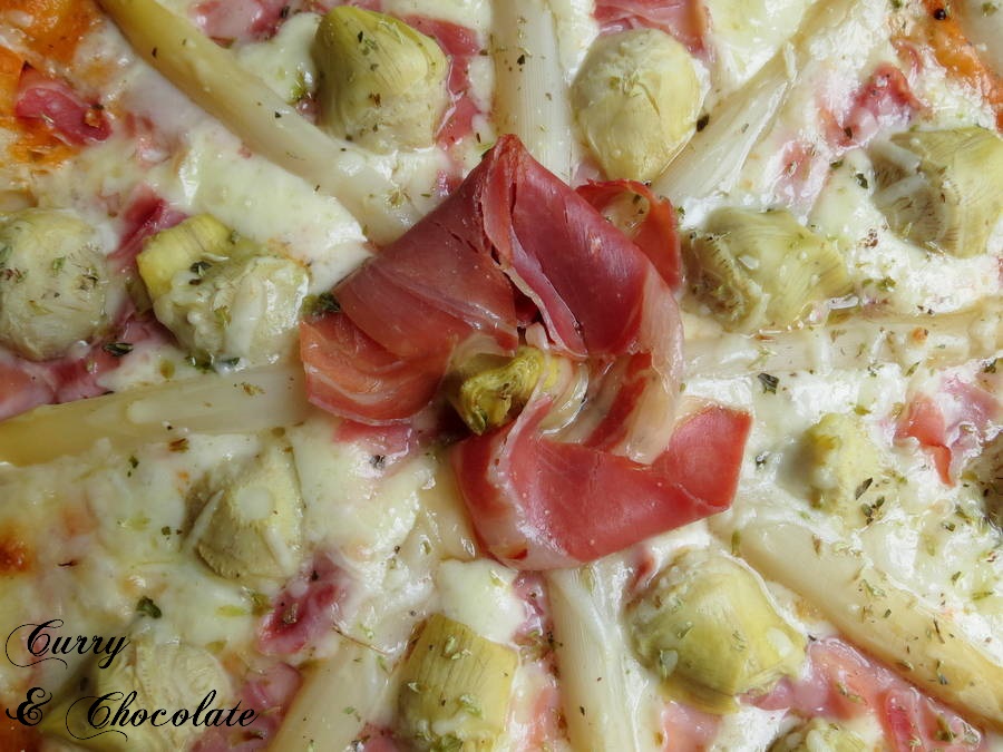 Pizza de alcachofas y espárragos blancos – Pizza with artichokes and white asparagus