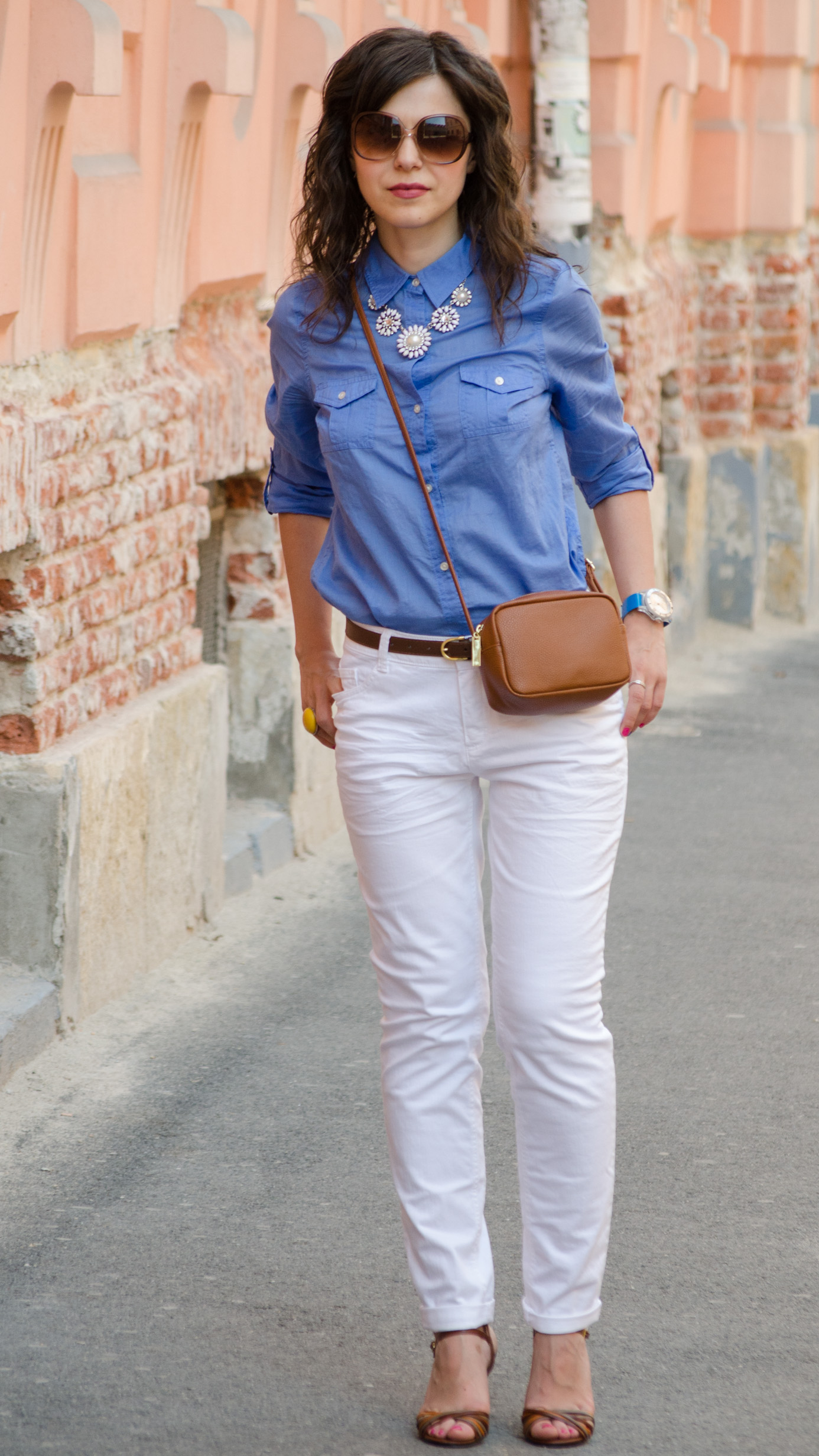 white jeans blue boyfriend shirt C&A brown satchel H&M statement necklace