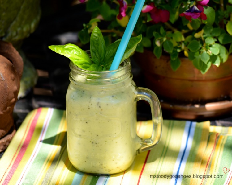 Pineapple Basil Chia Smoothie | Ms. Toody Goo Shoes Pineapple Basil Chia Smoothie | Ms. Toody Goo Shoes