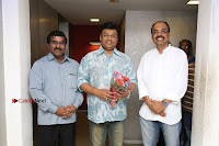 Kollywood Celebrities Pos at Inayathalam Premiere Show .COM 0032.jpg Kollywood Celebrities Pos at Inayathalam Premiere Show .COM 0032.jpg