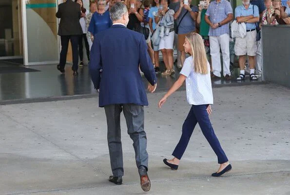 Infanta Sofia wore a cotton short sleeve shirt by Massimo Dutti