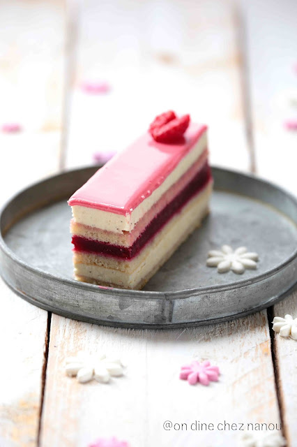 Opéra fruits rouges opéra, gâteau patissier , crème au beurre , framboises, dessert de fêtes