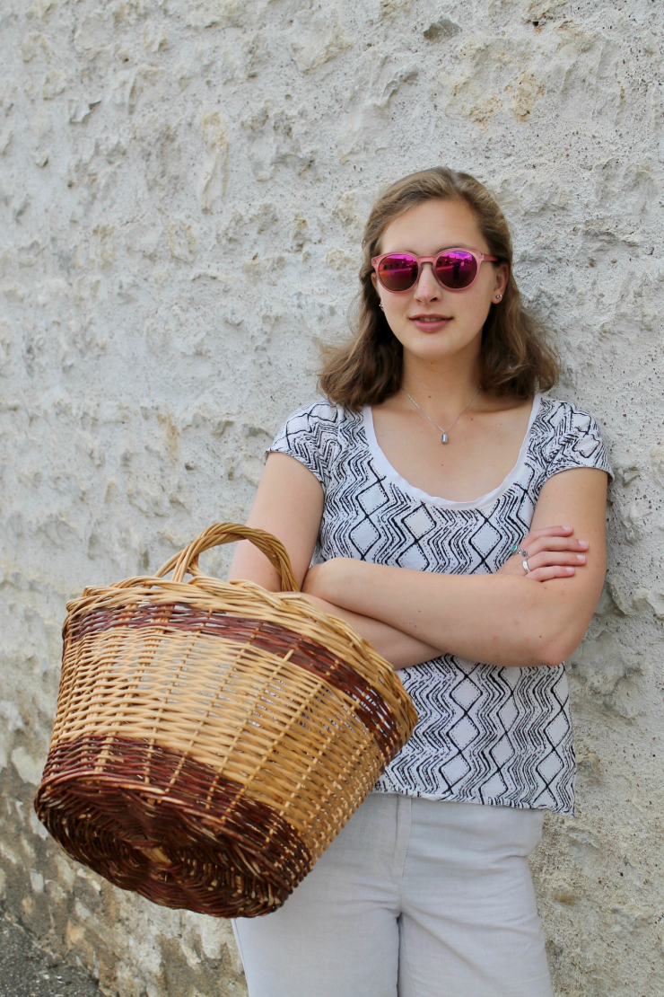 ton sur ton/one tone outfit in the French countryside with straw bag