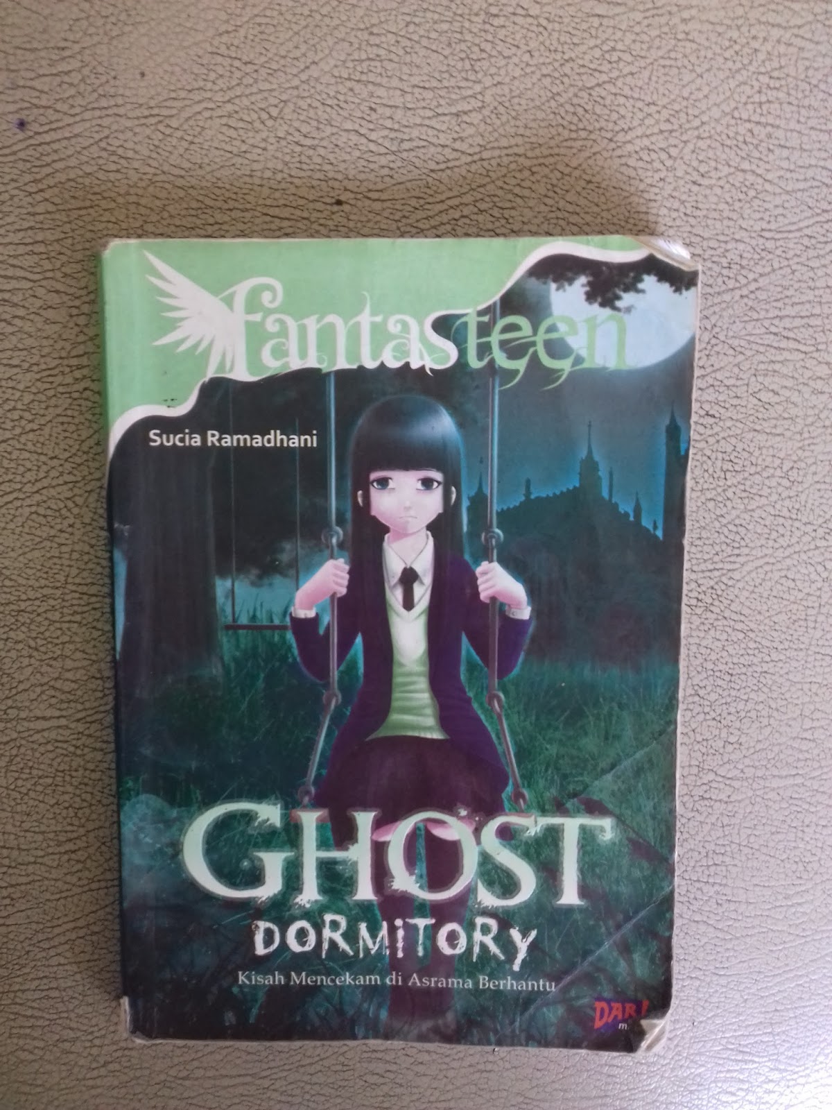 Resensi Novel Ghost Dormitory Lukisan