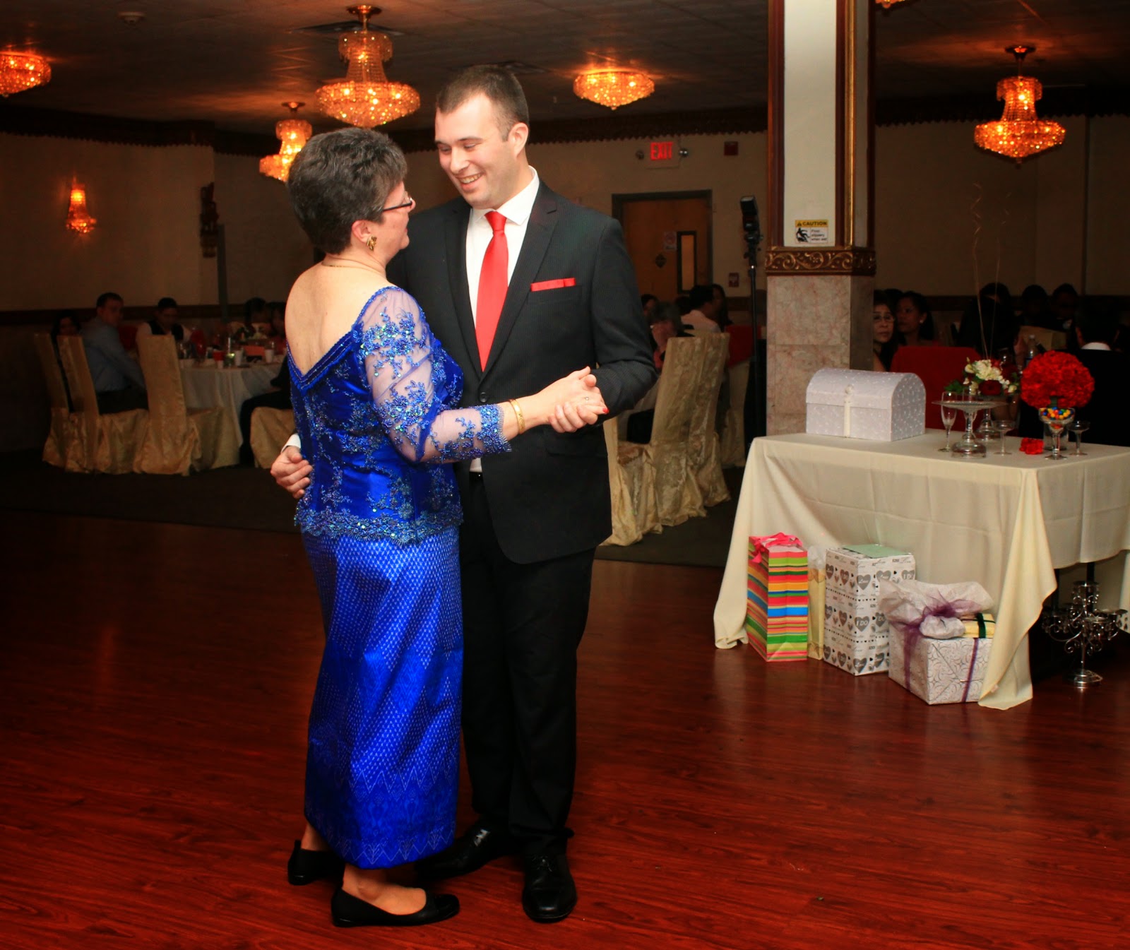 Mami Eggroll Cambodian Wedding Reception At Pailin Everyone Gets On The Dance Floor For Traditional Cambodian Dancing