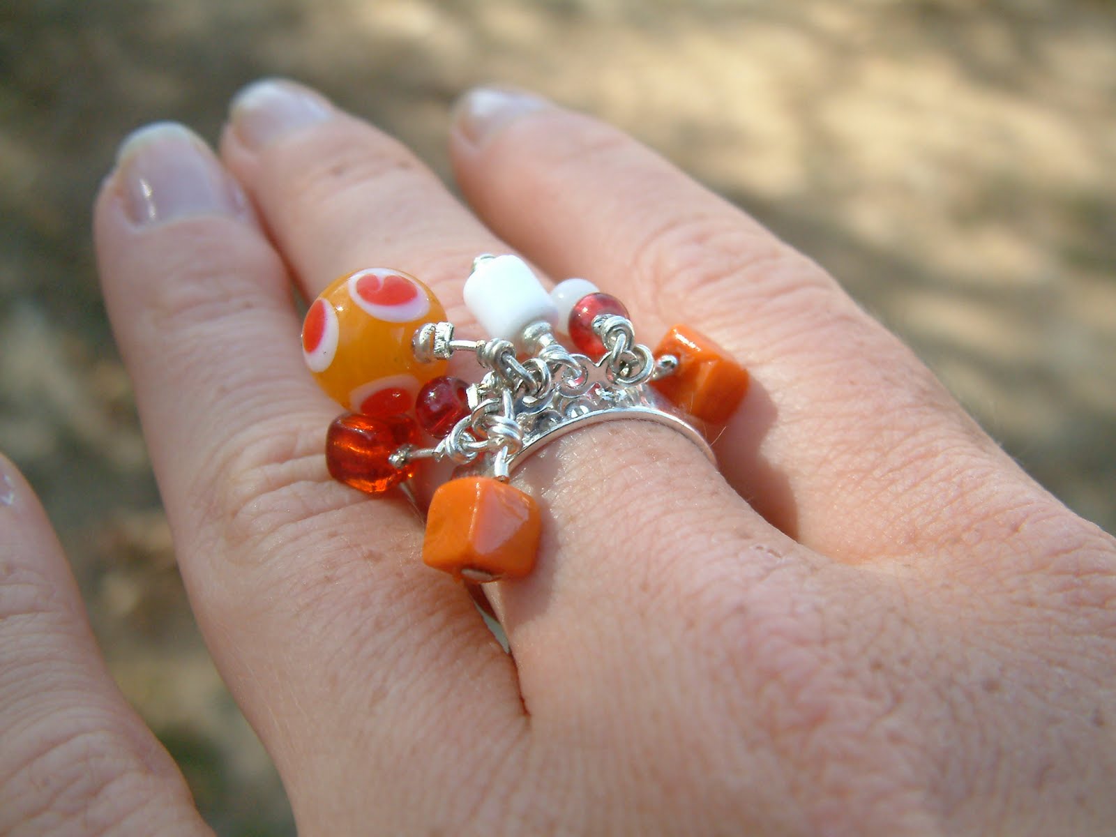 Lili petit pois Cailloux, choux, genoux, hiboux, joujoux, poux et BIJOUX