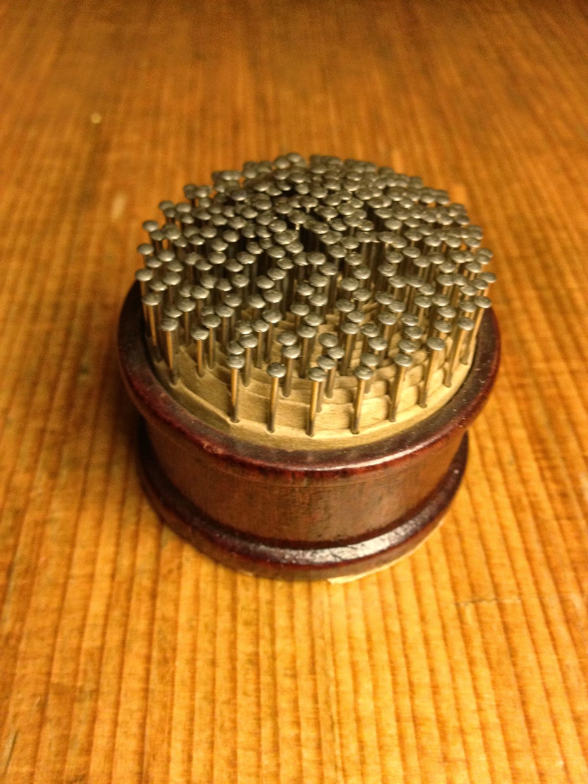 Stecknadeldose Stahlstecknadeln PYRAMID TOILET PINS