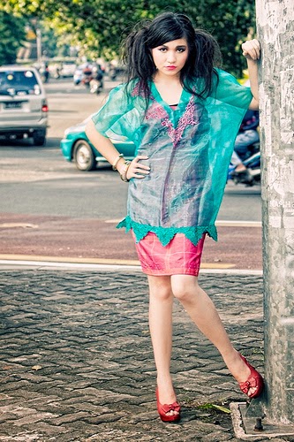Baju-Kebaya-Wisuda-Modern-Lengan-Pendek Baju-Kebaya-Wisuda-Modern-Lengan-Pendek