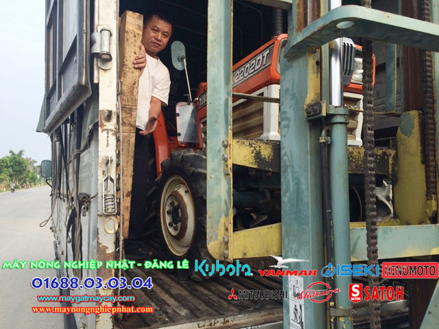 MÁY GẶT ĐẬP LIÊN HỢP KUBOTA: Bán máy cày đất máy kéo cũ nhật bản Kubota ...