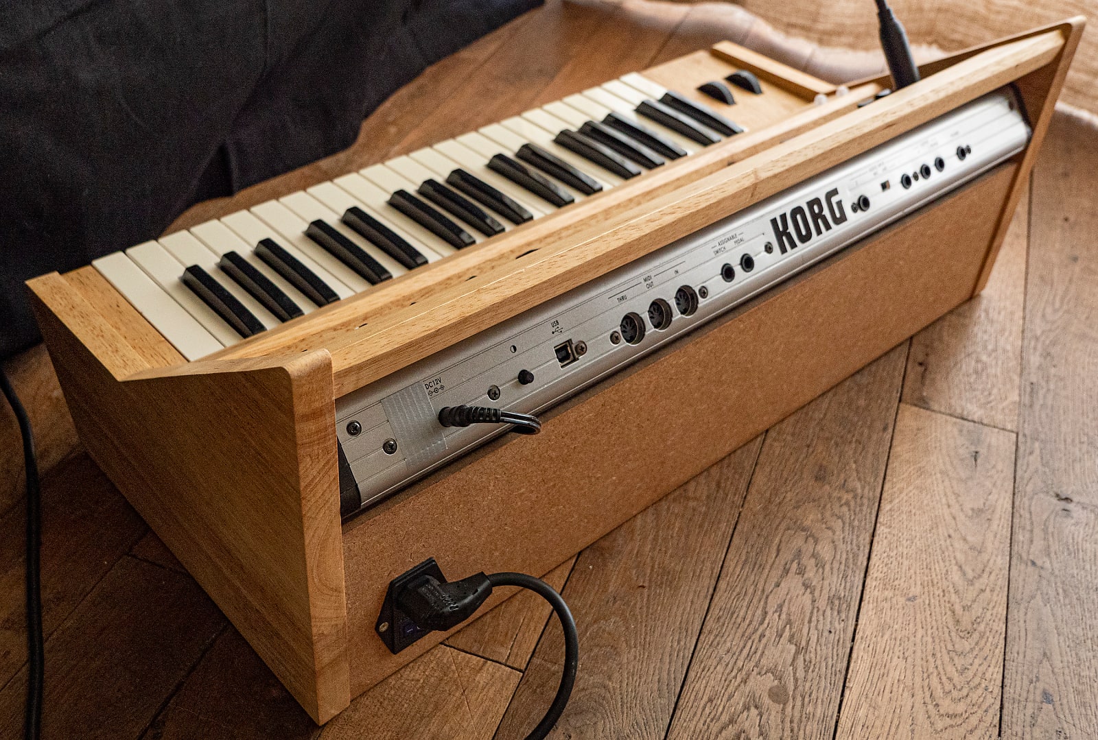 MATRIXSYNTH Unique R3 synthesizer in a custom wooden high quality case