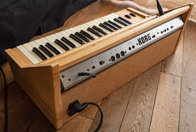 MATRIXSYNTH: Unique Korg R3 synthesizer in a custom wooden high quality ...