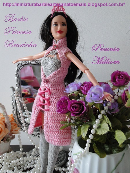 Vestido e Casaco de Crochê Para Barbie Por Pecunia Milliom 