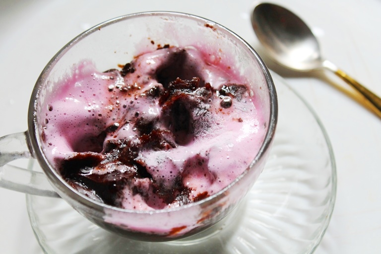 Fudgy Marshmallow Mug Cake Recipe / Chocolate Chunk Mug Cake Recipe