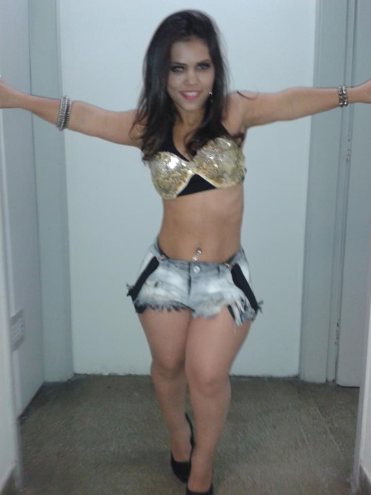Novinha dando pro melhor amigo do marido 4