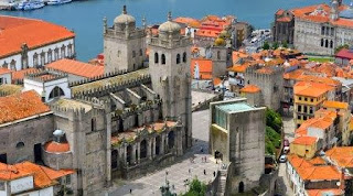 Overview of Porto’s Sé Cathedral.