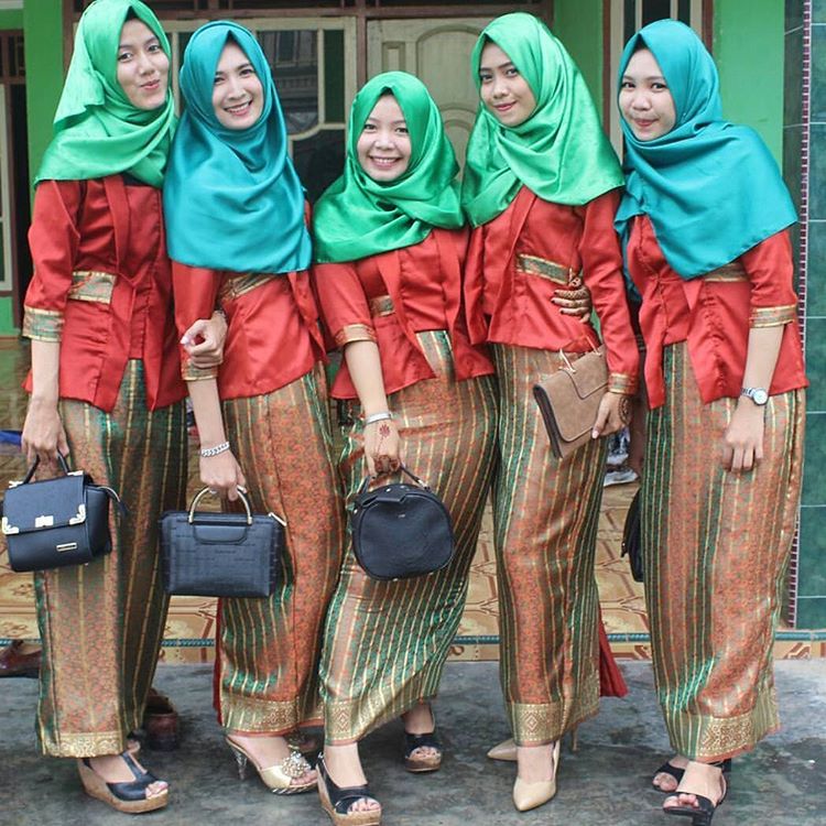 Model Kebaya Batik Modern Hijab  Model kebaya terbaru 2019