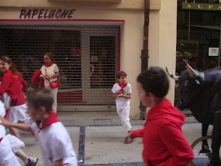 en calle mayor de Estella encierro niños