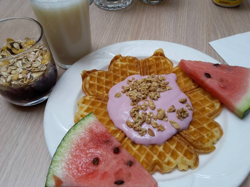 Rosa Wölkchen Juli 2017 Es Gab Alles Mögliche Käse Wurst Lachs Müsli Diverse Alpro Drinks Etc Einfach Was Das Herz Begehrt