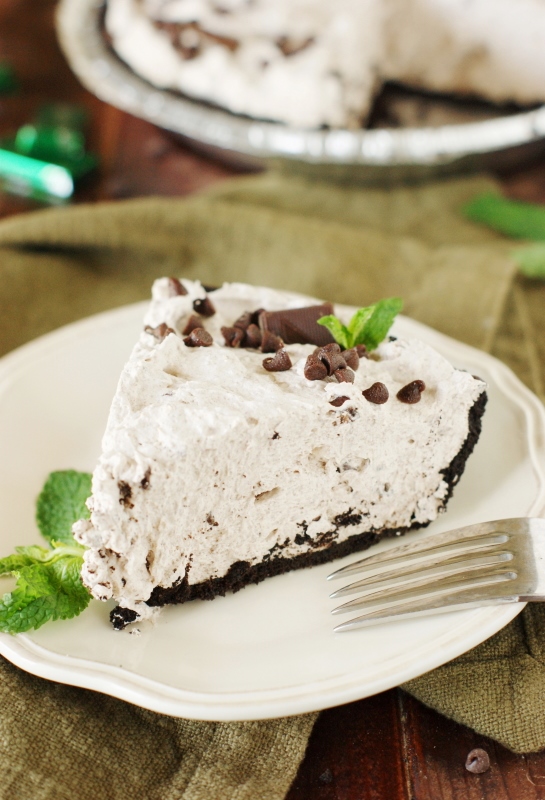 NoBake Mint Chocolate Chip Pie The Kitchen is My Playground