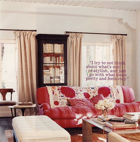 Amanda Peet living room with pink sofa in Vogue
