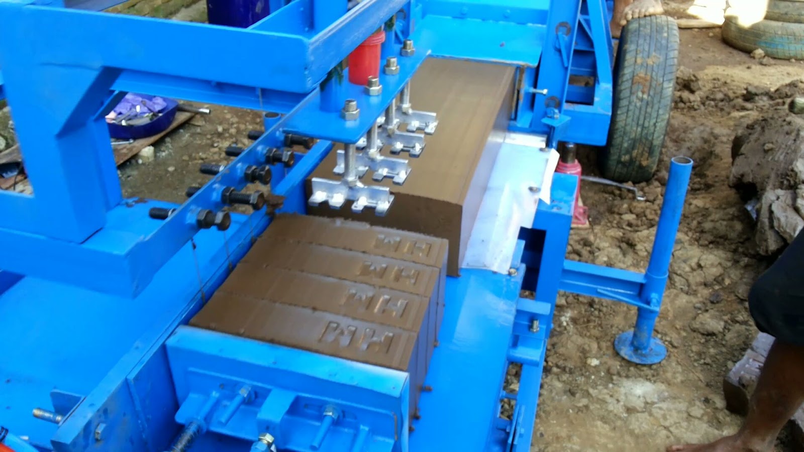 Mesin Bata Press Automatic Dengan Cap Mesin mesin bata press automatic dengan cap mesin